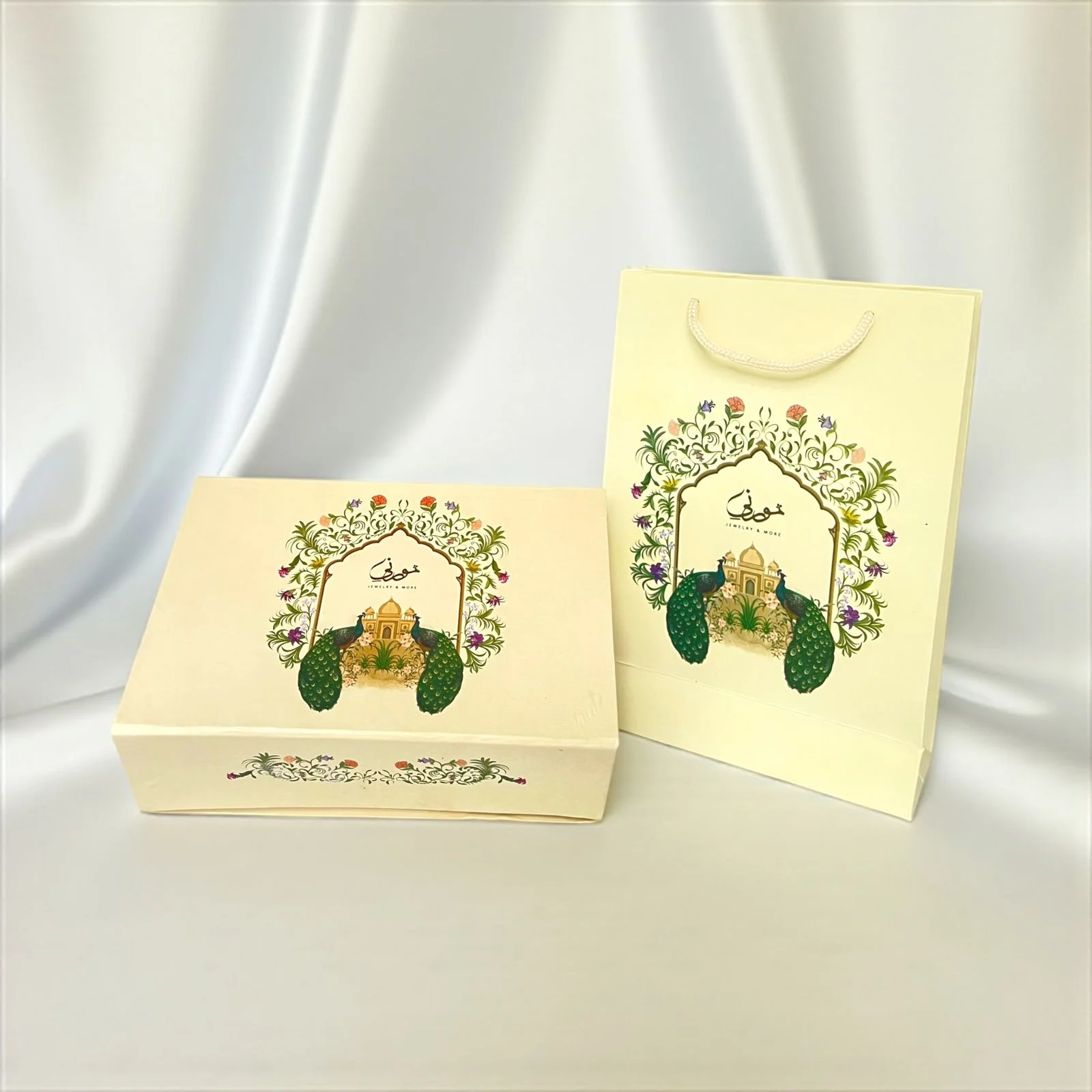 MEDIUM SIZE GIFT BOX