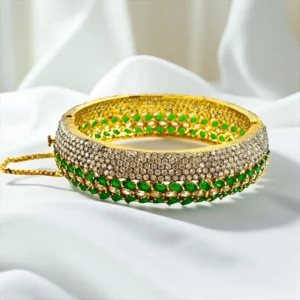 CHARMING GREEN BANGLE