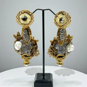 FLORAL WHITE EARRINGS