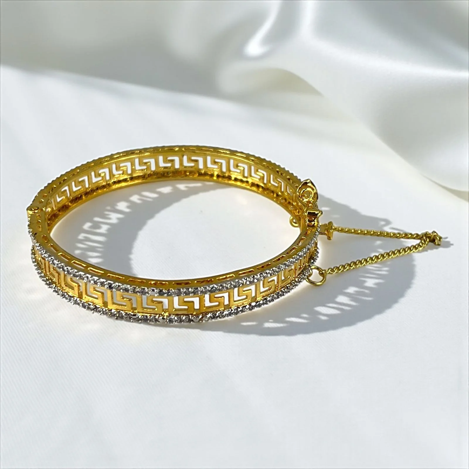 GLAMOROUS BANGLE