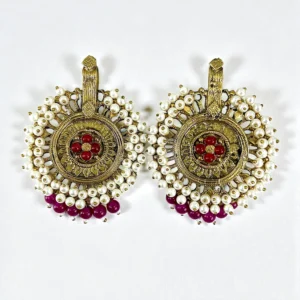 CLUSTER MAROON EARRINGS